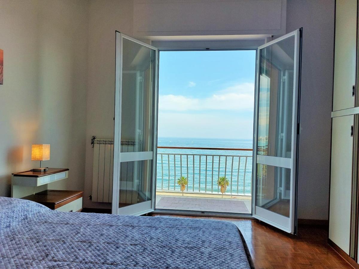 Maremare, Really On The Beach, With Private Parking Savona Exterior foto