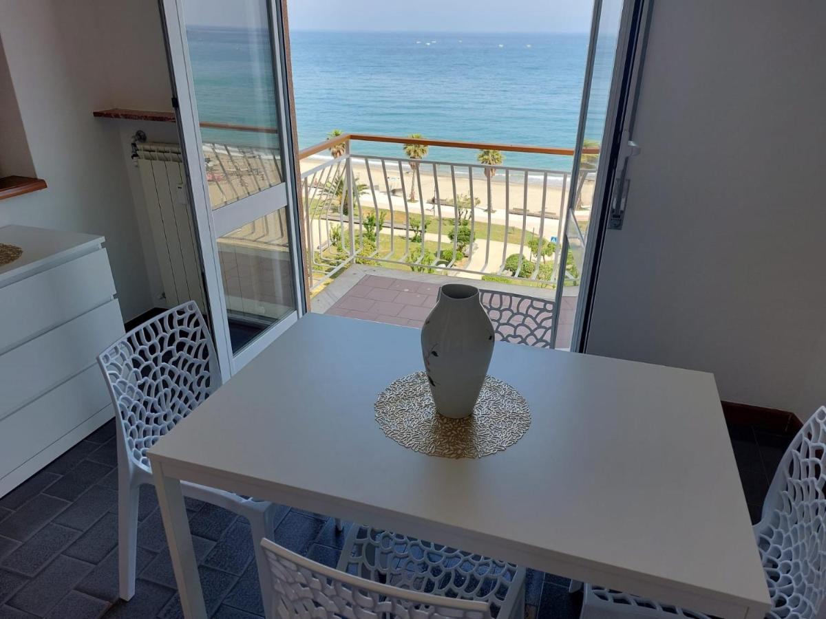 Maremare, Really On The Beach, With Private Parking Savona Exterior foto