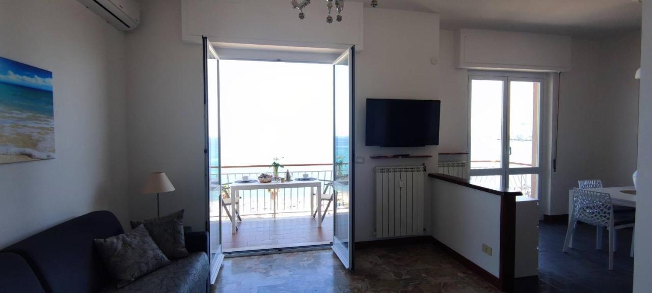Maremare, Really On The Beach, With Private Parking Savona Exterior foto