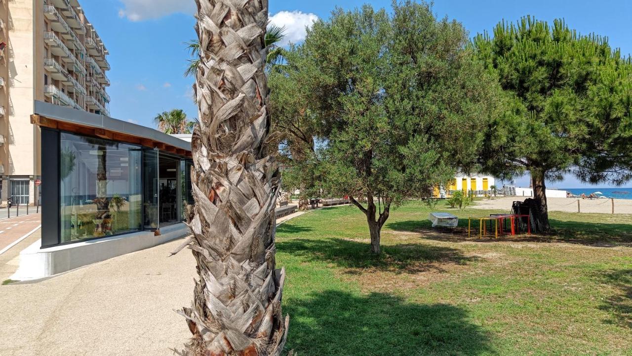 Maremare, Really On The Beach, With Private Parking Savona Exterior foto